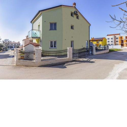 Holiday house with a parking space Medulin - 13655