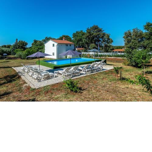 Holiday house with a swimming pool Medulin - 21049