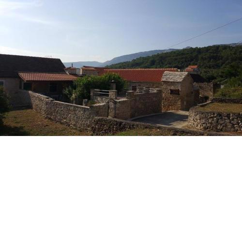 Holiday house with a swimming pool Vrbanj, Hvar - 11040