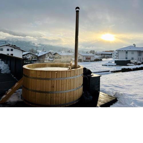 Hot Tub Lodge bei Move2Stay
