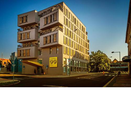 Hotel 99