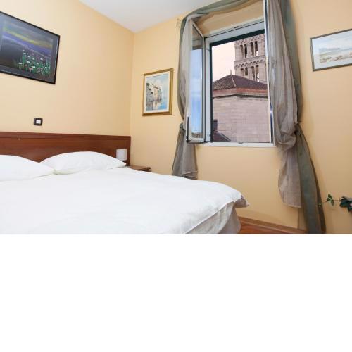 Hotel Peristil