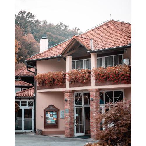 Hotel & Restaurant Se-Mi