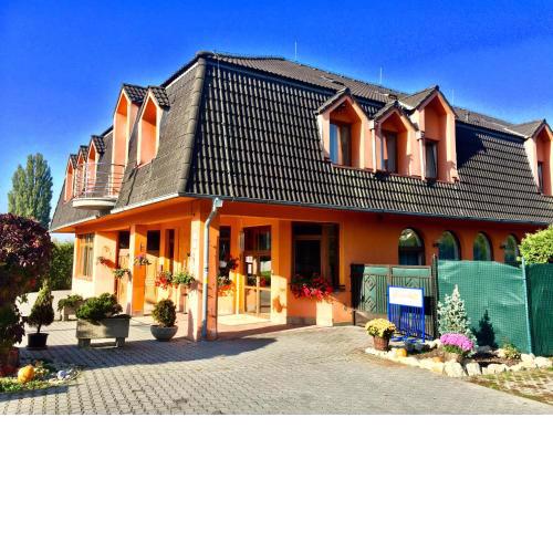 Hotel Senica, Garni