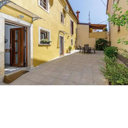House Aves 2