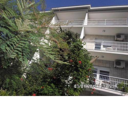 House Danica Apartments & Rooms