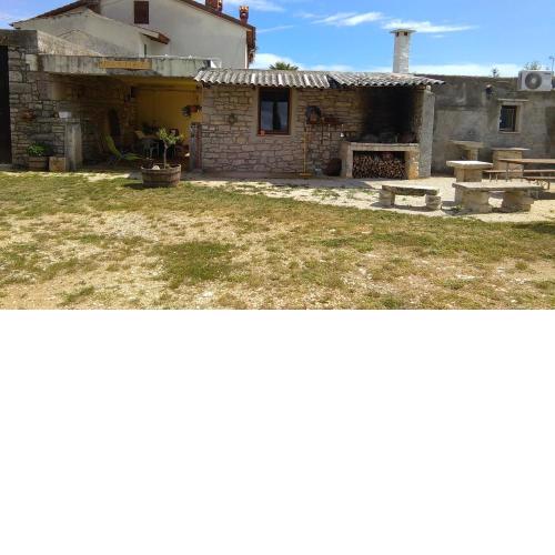House for families and pets welcome