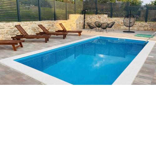 House Gruja with Pool