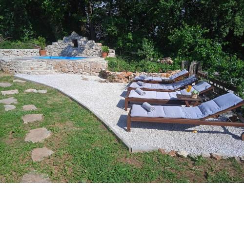House Mali dvori