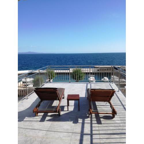 House Marina 30m from the sea