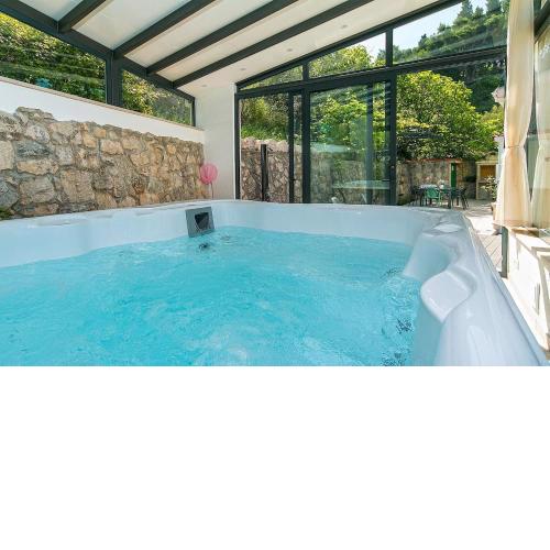 House Mars in Podgora, jacuzzi