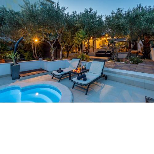 House Oliva with private pool and large garden