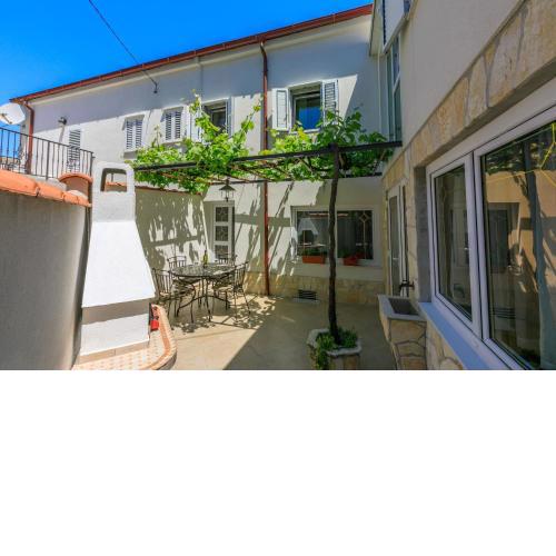 House RUZICA