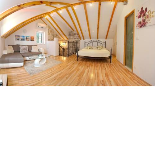 House Sandra 2
