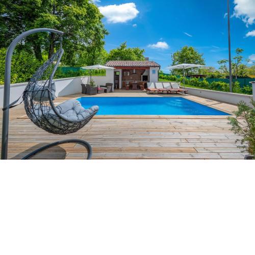House Smoky with private pool and jacuzzi