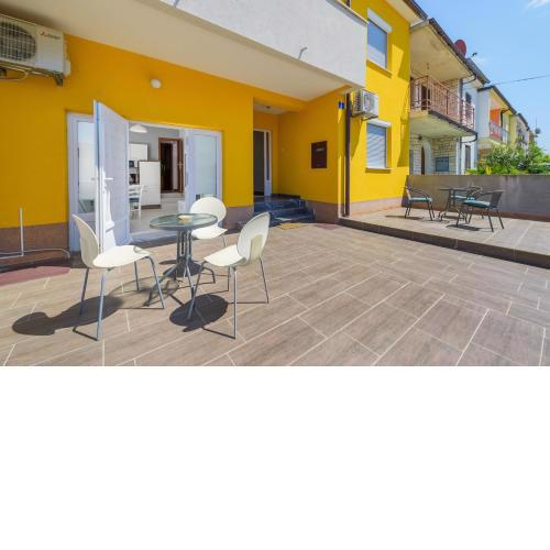 House with apartments MILA