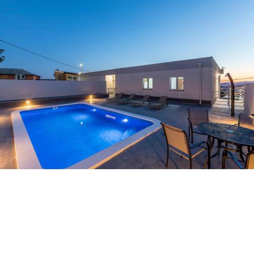 House with private pool Magdalena