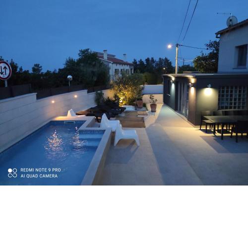 HOUSE ZOYA