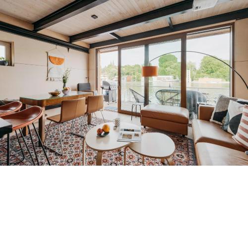 HOUSEBOAT FRED Prague