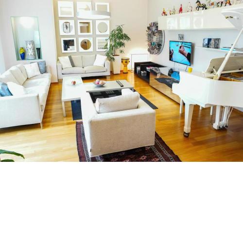 Huge luxury central Prague VILLA, 6 beds and baths, terraces, double garage