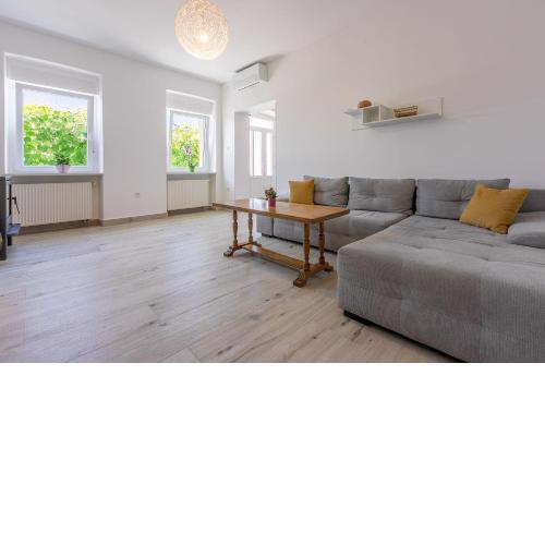 Hundefreundliches Ferienhaus nur 270 Meter zum Strand mit Meerblick, Tischtennis, Grillbereich