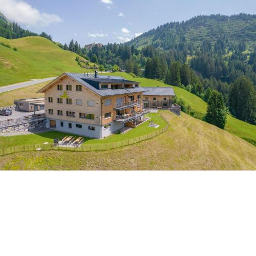 Hus23