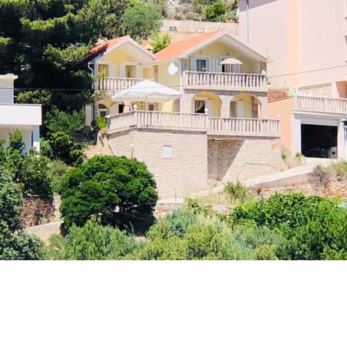 HVAR BEACH VILLA