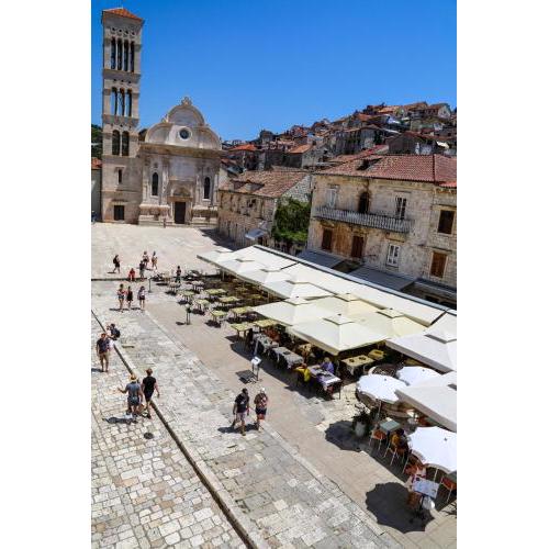 Hvar Piazza Apartment