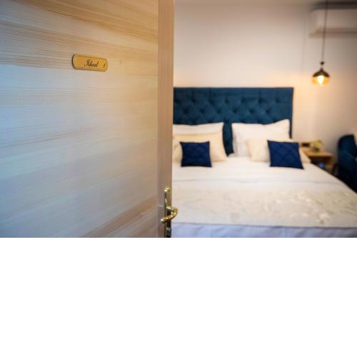 Ideal Rooms #1