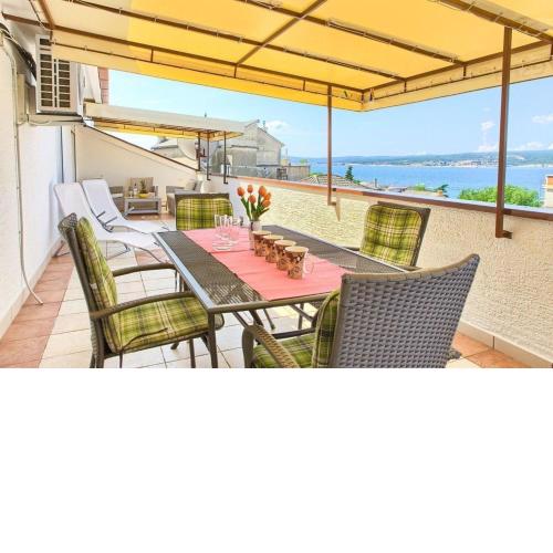 Ideale Ferienwohnung in Crikvenica mit Garten, Terrasse und Grill