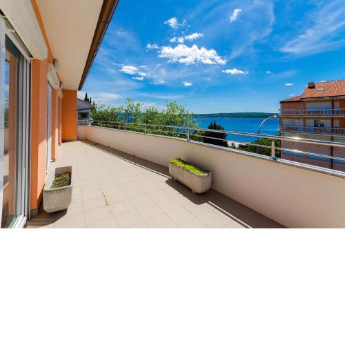 Idyllisches Apartment nur 400 Meter zum Sandstrand mit Meerblick, WiFi und Privatparkplatz