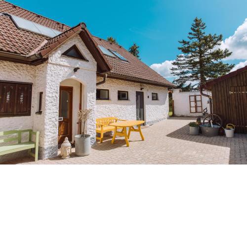 Idyllisches Landhaus mit Teich