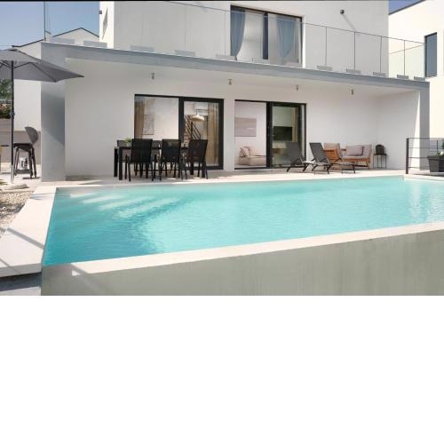 Infinity pool Villa San Amore