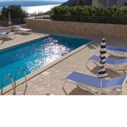 Inviting apartment in Makarska with shared pool