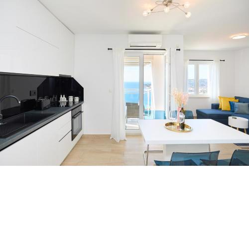Iris Sea View Apartment - free beach parking