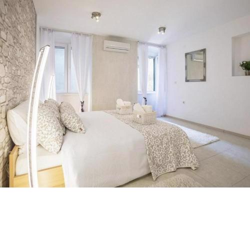 Iron Gates Apartments