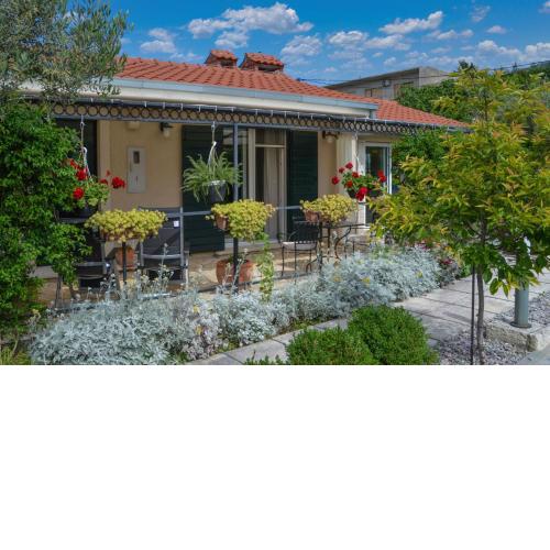 ISSA Holiday Home - 2 Min Walk to Beach