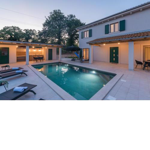 Istrian Villa with Private Pool, Sauna & Garden