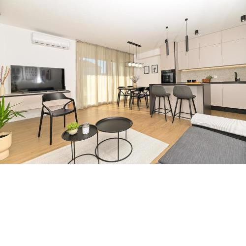 IT Brand New Stylish Apartment