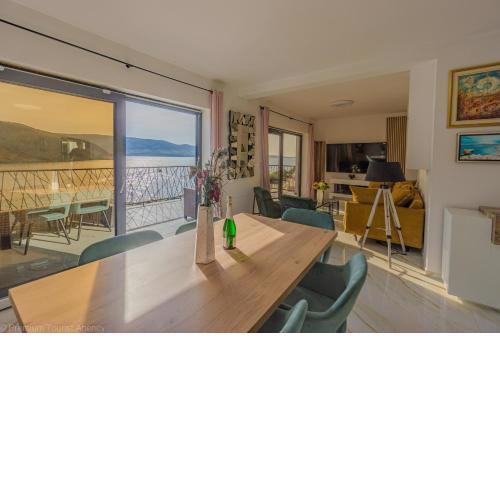 Ivica Super comfortable, newly furnished apartment in a top location