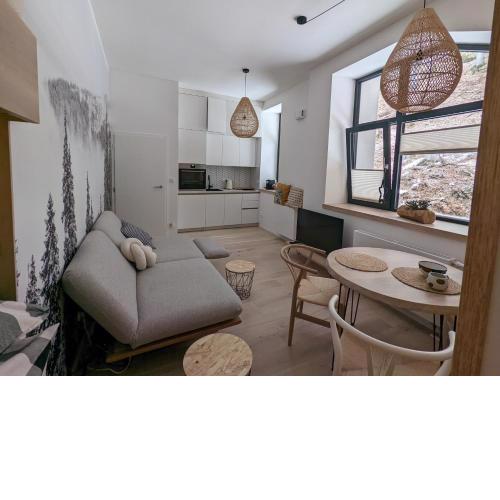 JASMIN HOME
