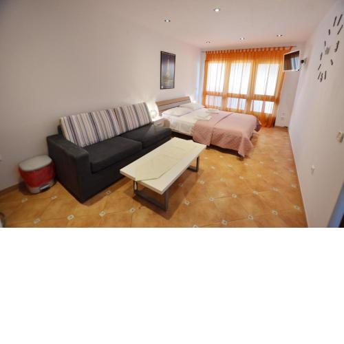Jela Rooms and Studio