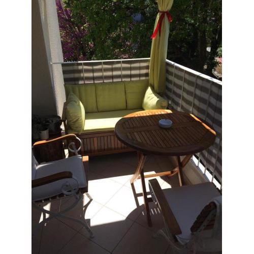 Johnny's place with free parking & balcony
