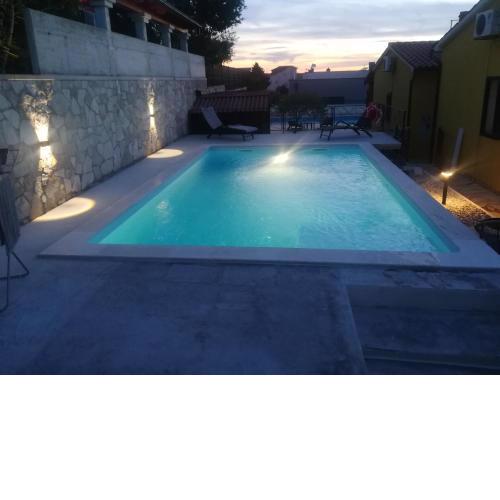 KAMENJAK VOLME, Cousy house with Pool