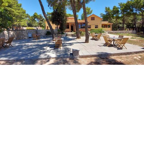 Kandarola Resort