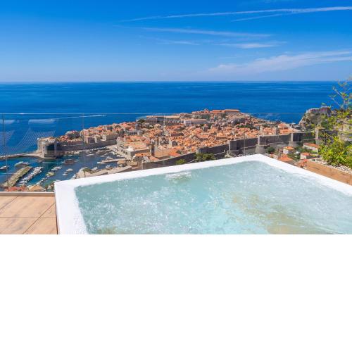 KINGS LANDING 5 stars PENTHOUSE