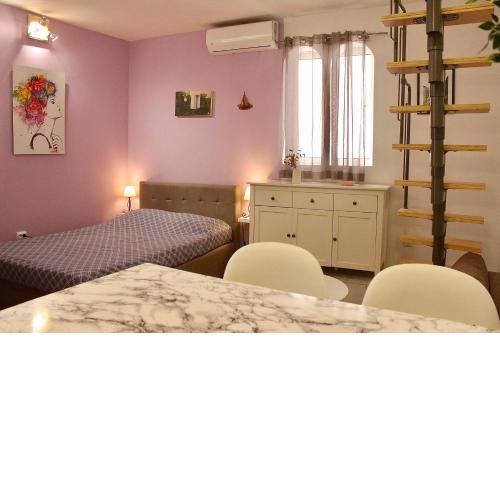Klarisa City Center Apartment with Terrace