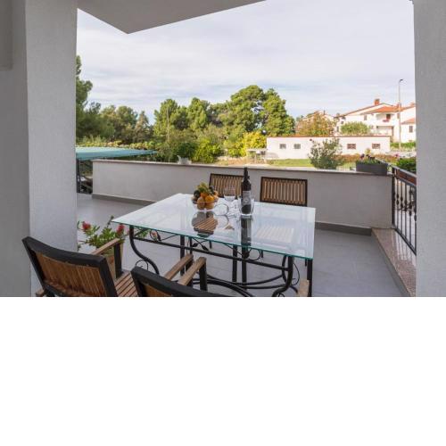 Klimatisierte Ferienwohnung Marica 2 mit Balkon