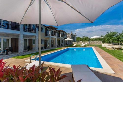 Komfortables Apartment mit Whirlpool, Pool, Klima, privater Terrasse - nur 5 km bis Porec