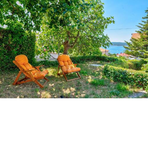 Komfortables Apartment nur 200 Meter zum Sandstrand mit Meerblick, Liegewiese, Grill